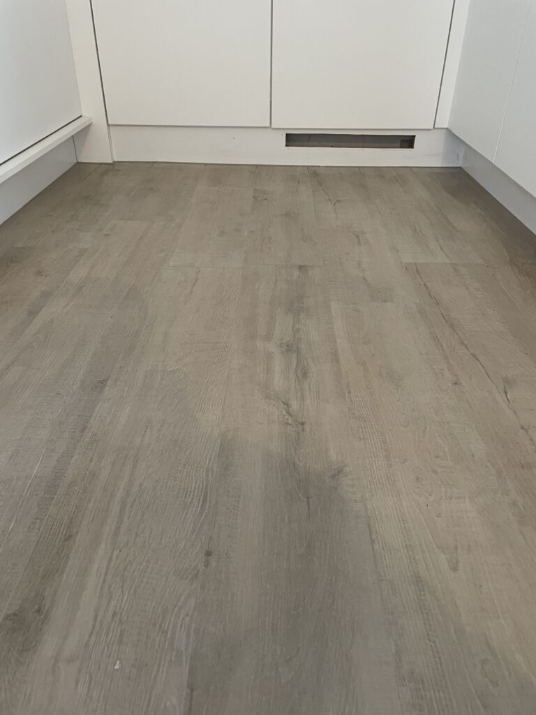 Binnenvloer laten plaatsen in Veurne, Koksijde, Nieuwpoort, De Panne, Alveringem, Diksmuide en Lo Reninge.