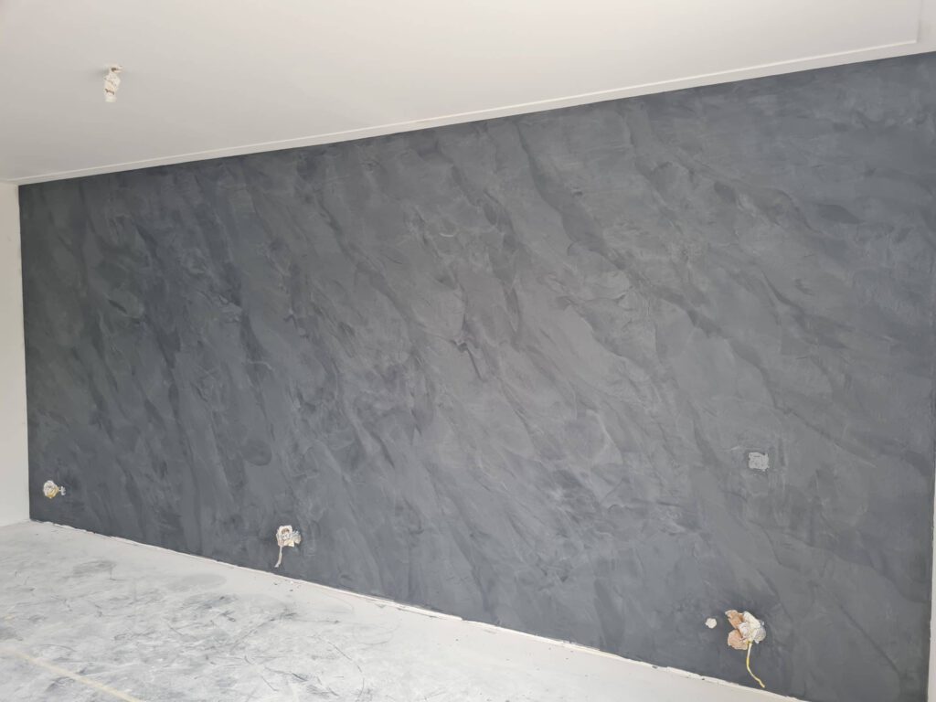 Wand afgewerkt met Cemcolori in een grijze naadloze look